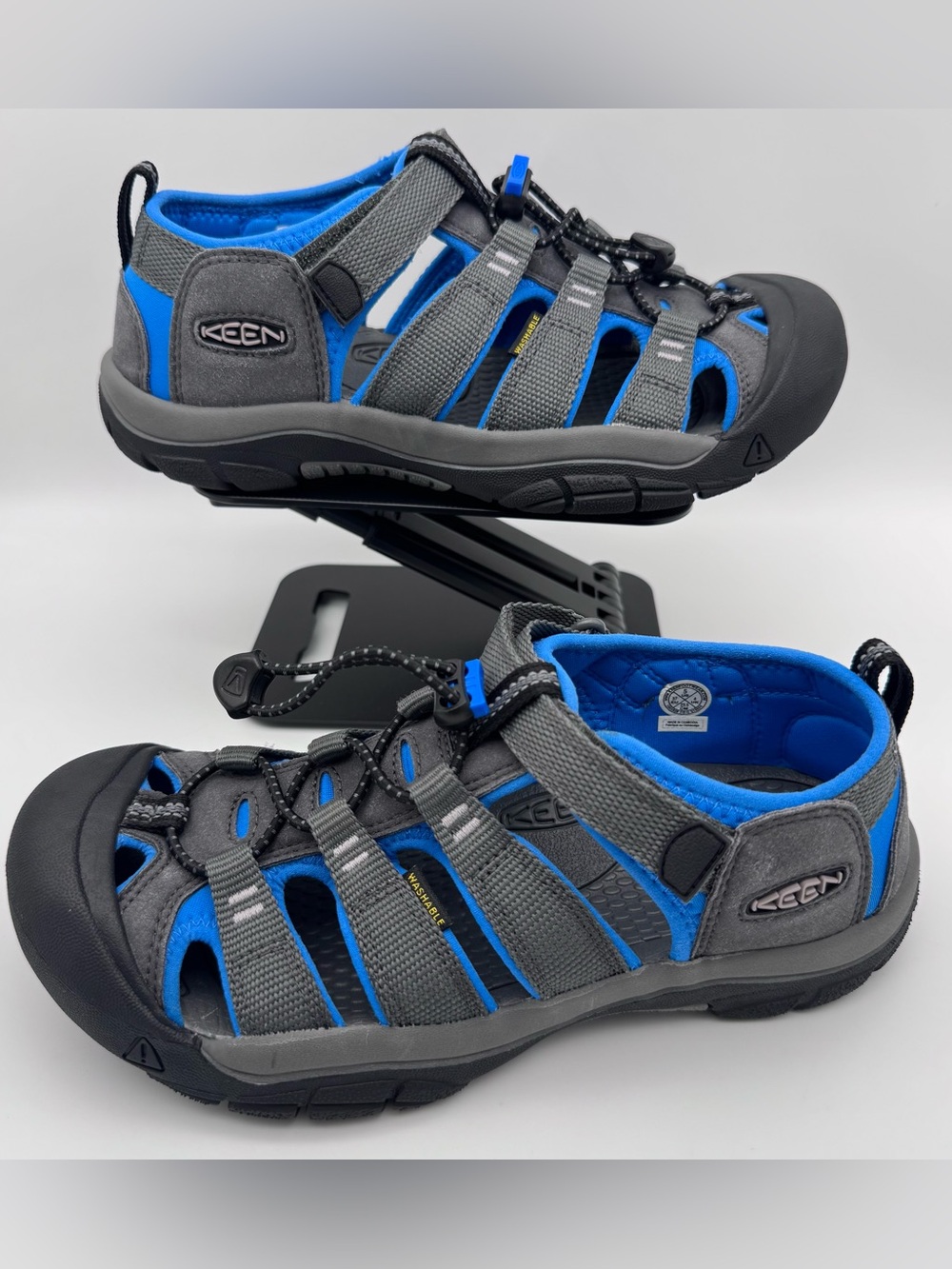 Keen Newport H2 Sandals Big Kids Youth Size US 5 Magnet/Brilliant Blue